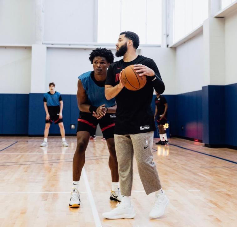 他完全可以, 火箭队的另, 格林两位核