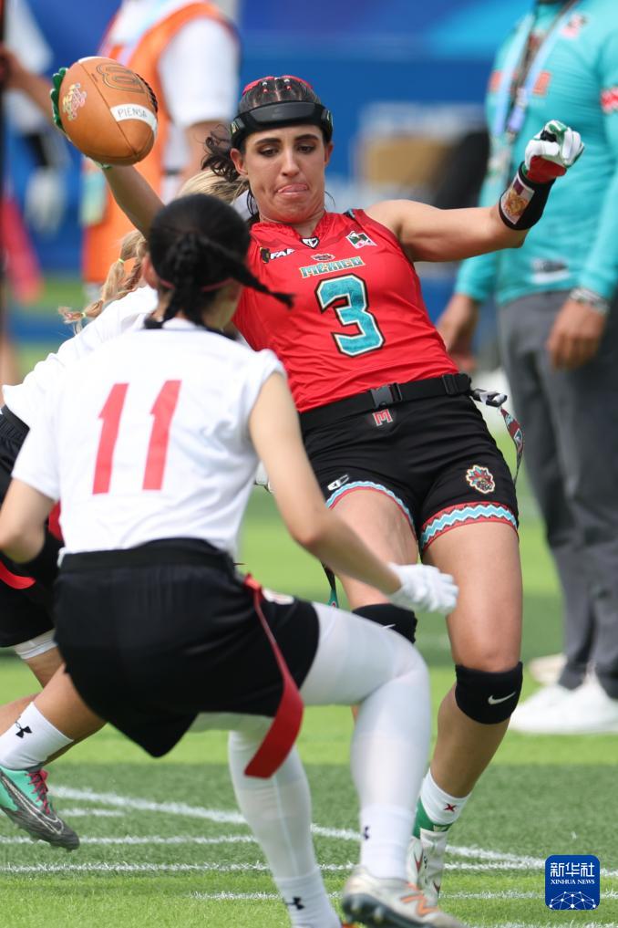 新华社记者, 年成都世运, 会腰旗橄榄 新华社记者, 年成都世运, 会腰旗橄榄