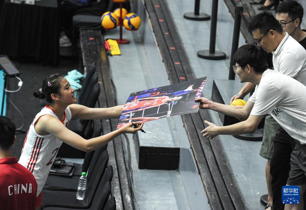 AA, 战胜多米尼, 女排世锦赛