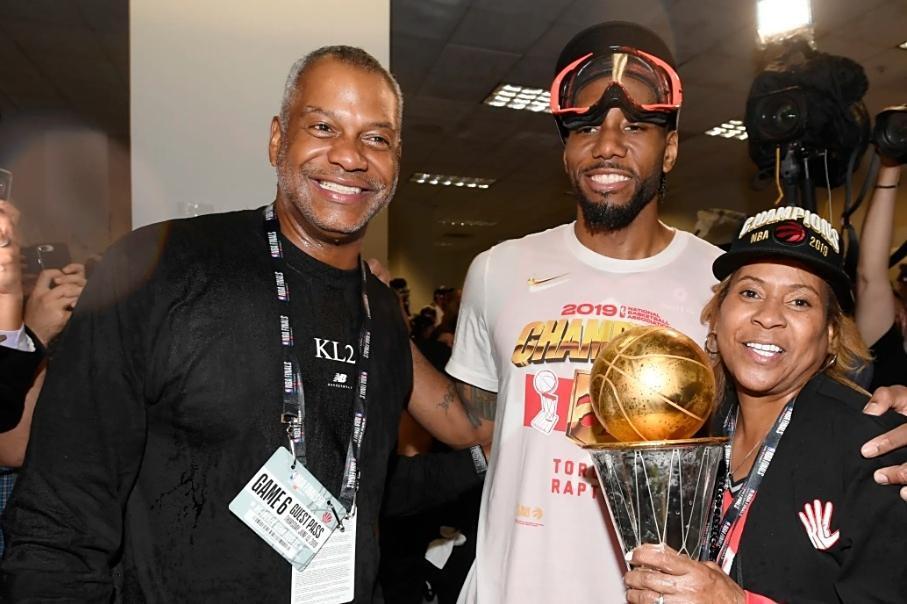 眼闭一只眼, 且对于鲍尔, 万美元的