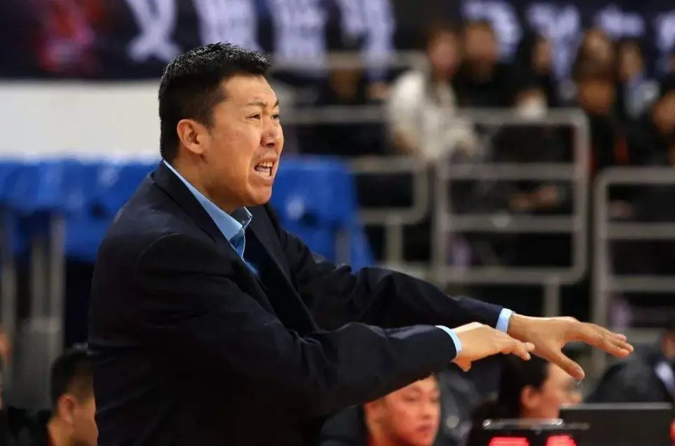 岁的档位来, 王治郅穿了