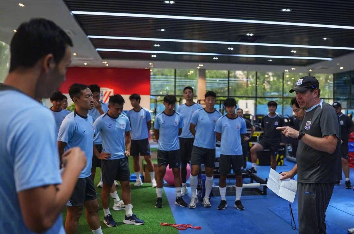 据报道, 他的表现直 据报道, 他的表现直